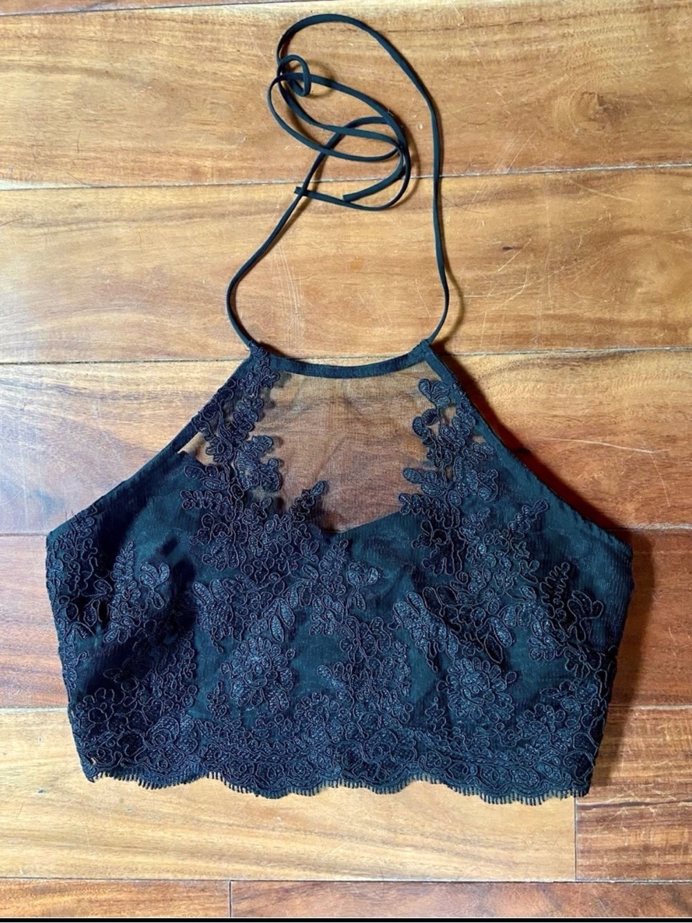 Tobi Black Lace Halter Crop Top Size Small 💕